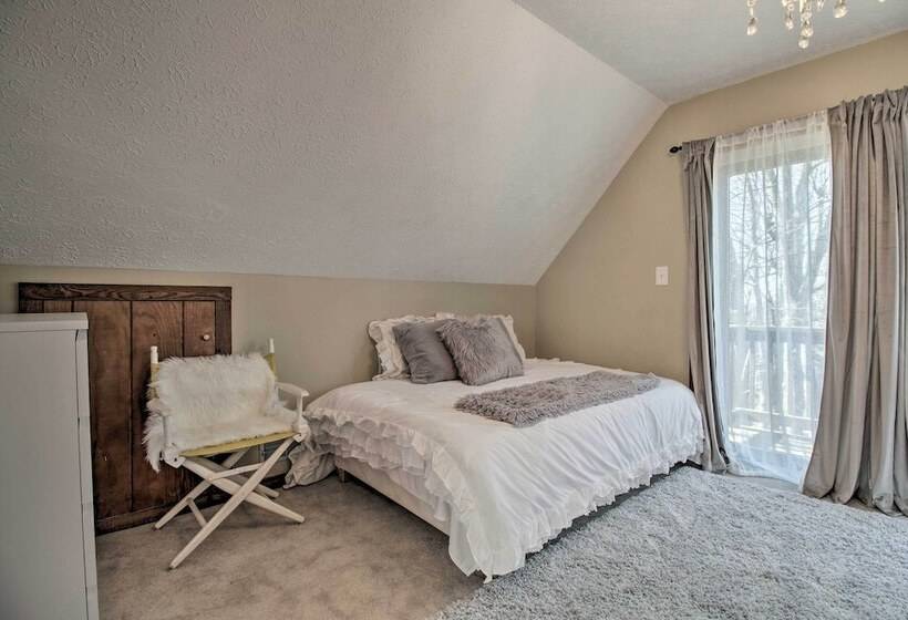 Wintergreen Resort Retreat W/ Hot Tub!