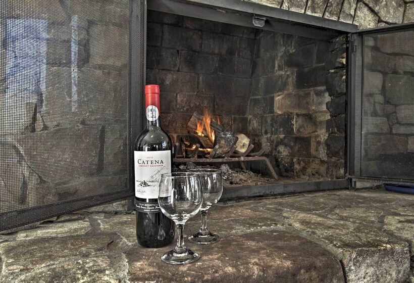 Wintergreen Resort Retreat W/ Hot Tub!