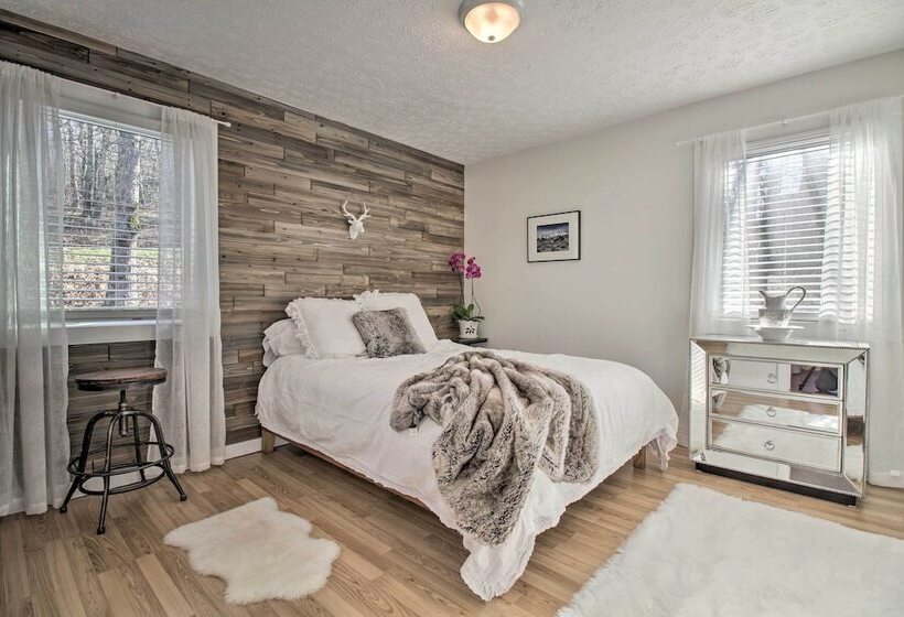 Wintergreen Resort Retreat W/ Hot Tub!