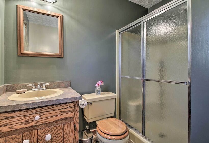 Wintergreen Resort Retreat W/ Hot Tub!