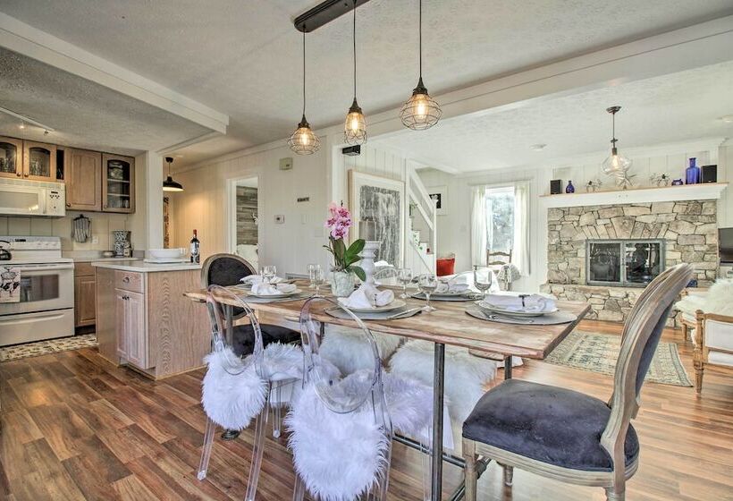 Wintergreen Resort Retreat W/ Hot Tub!