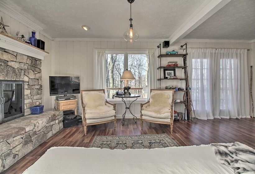 Wintergreen Resort Retreat W/ Hot Tub!