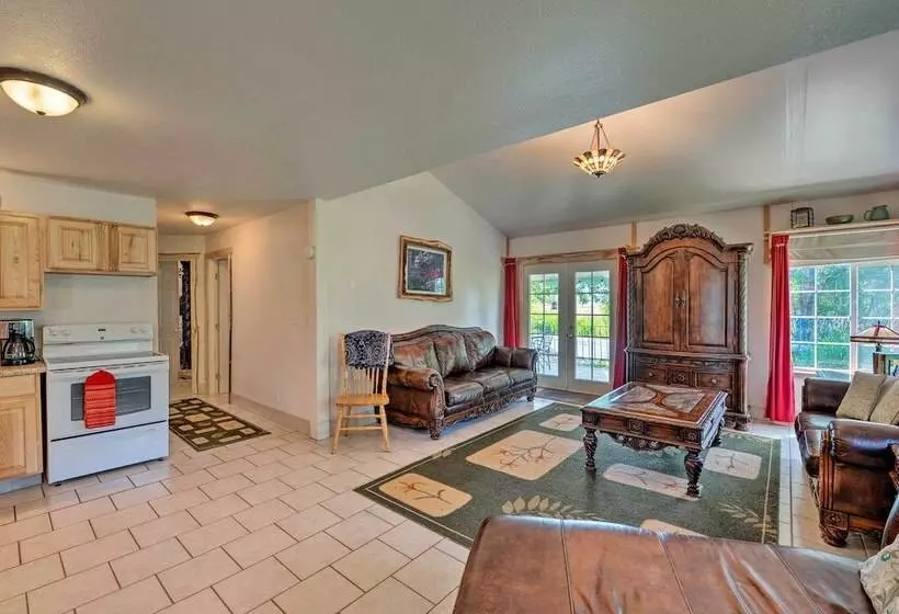 Yellowstone River Lodge W/ Kayaks & Mountain Views