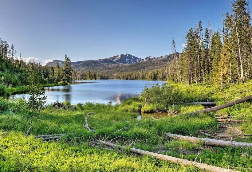 Yellowstone River Lodge W/ Kayaks & Mountain Views