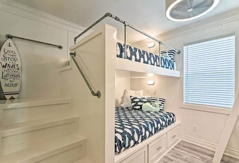 Beachfront Freeport Retreat: 16 Mi To Downtown!