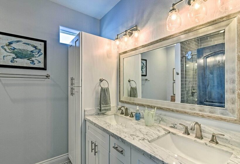 Beachfront Freeport Retreat: 16 Mi To Downtown!