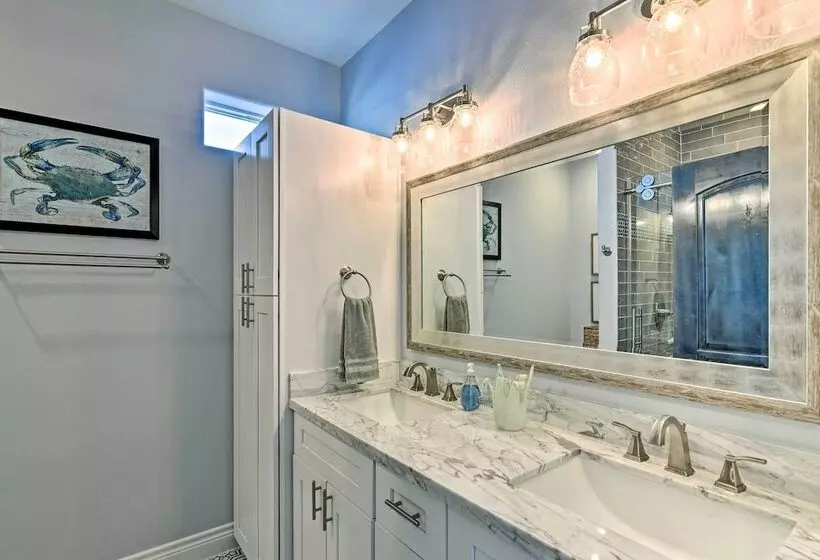 Beachfront Freeport Retreat: 16 Mi To Downtown!