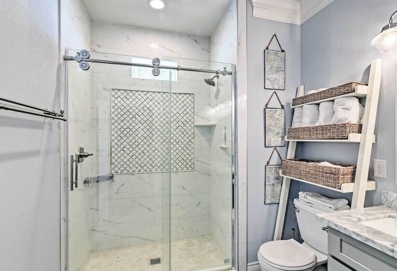 Beachfront Freeport Retreat: 16 Mi To Downtown!