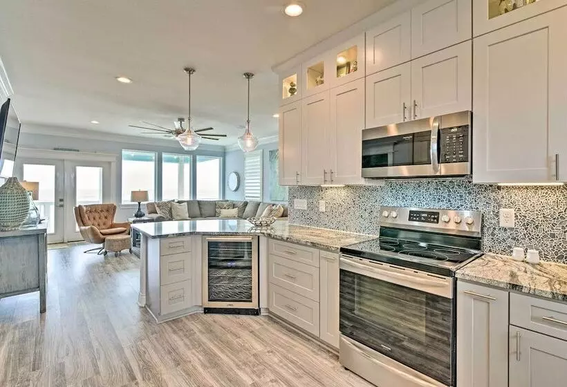 Beachfront Freeport Retreat: 16 Mi To Downtown!