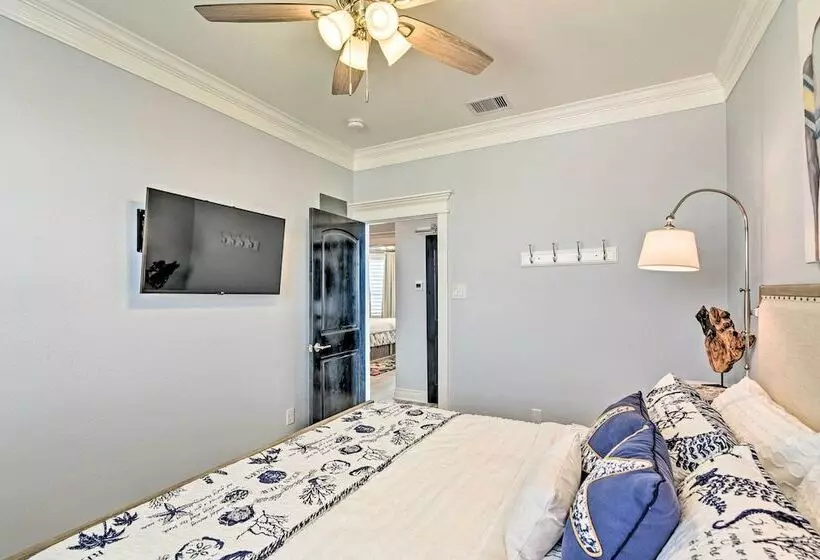 Beachfront Freeport Retreat: 16 Mi To Downtown!