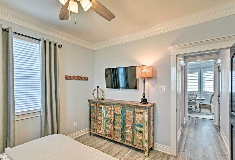 Beachfront Freeport Retreat: 16 Mi To Downtown!