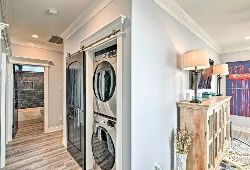 Beachfront Freeport Retreat: 16 Mi To Downtown!