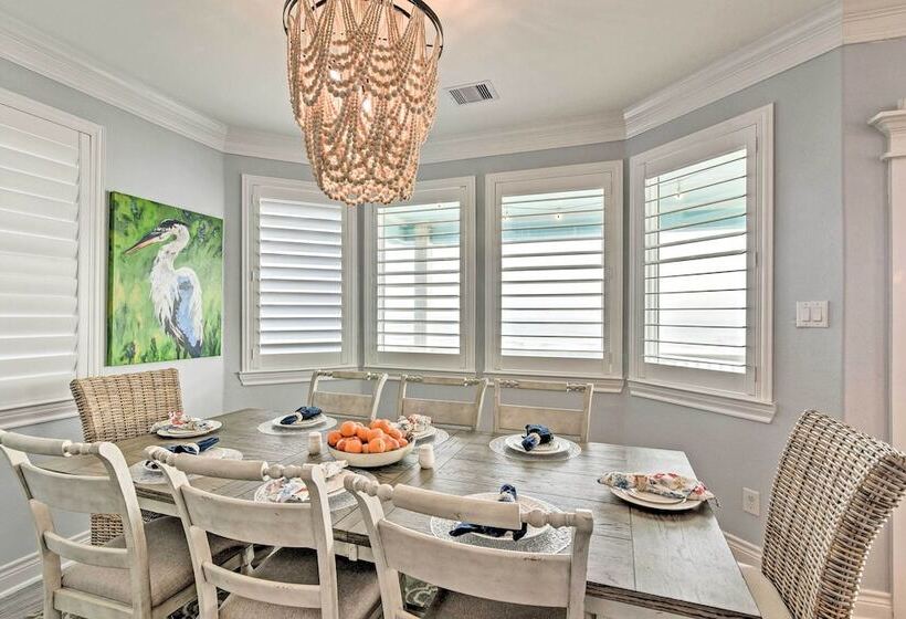 Beachfront Freeport Retreat: 16 Mi To Downtown!