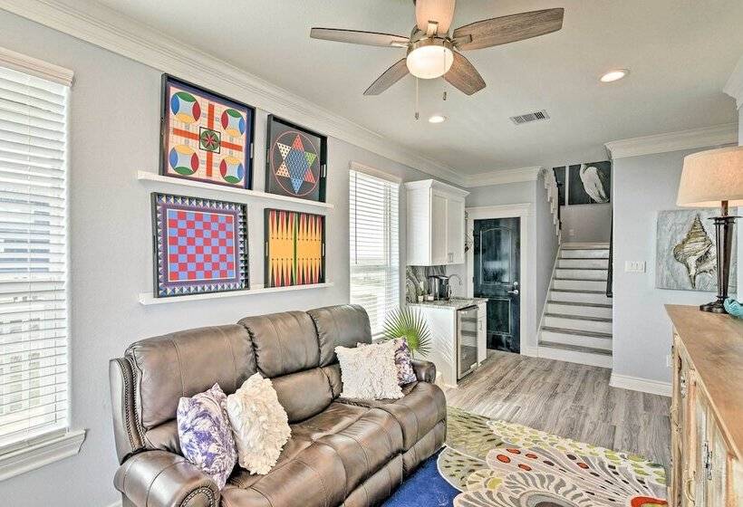 Beachfront Freeport Retreat: 16 Mi To Downtown!