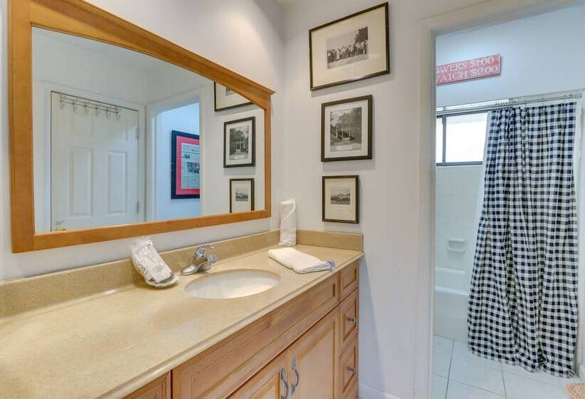 2 Mi To Beach: Hilton Head Home W/ Furnished Deck