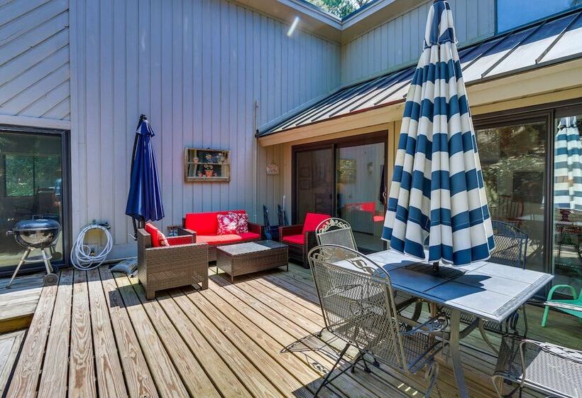 2 Mi To Beach: Hilton Head Home W/ Furnished Deck