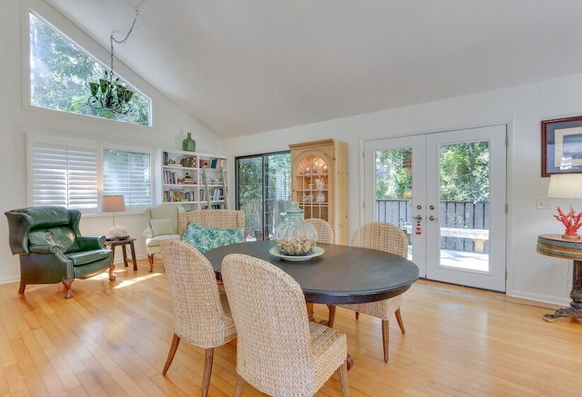 2 Mi To Beach: Hilton Head Home W/ Furnished Deck