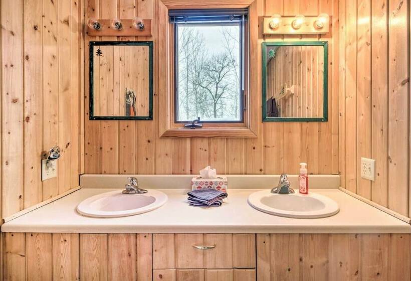 Cabin W/ Fireplace < 1 Mile To Lakes + Golf