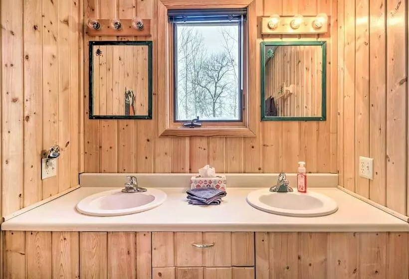 Cabin W/ Fireplace < 1 Mile To Lakes + Golf