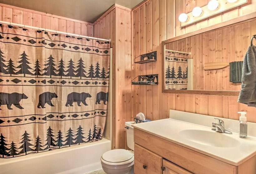 Cabin W/ Fireplace < 1 Mile To Lakes + Golf