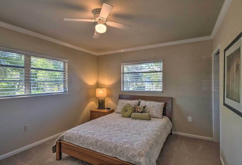 Canal Front Siesta Key Home: Heated Pool & Privacy