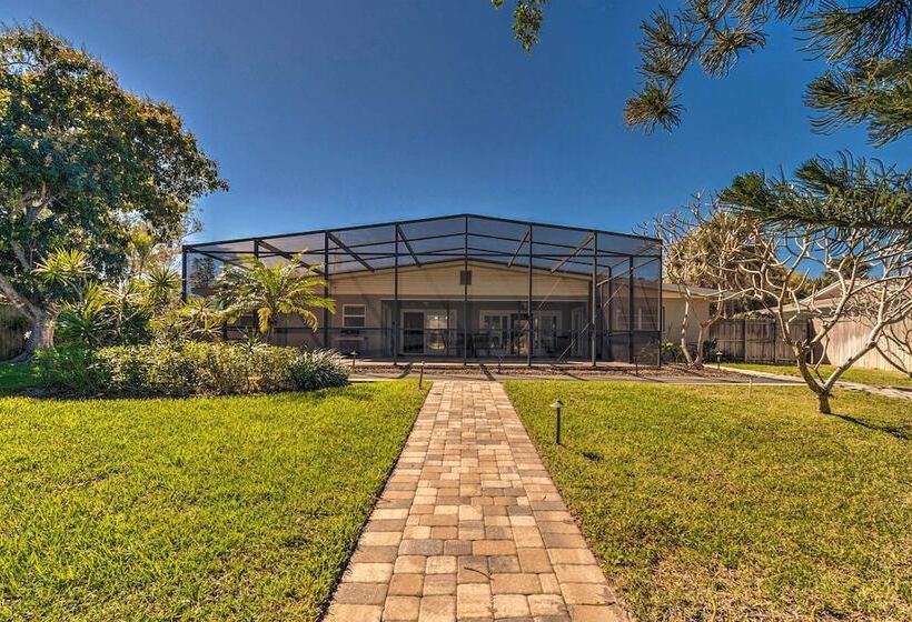 Canal Front Siesta Key Home: Heated Pool & Privacy