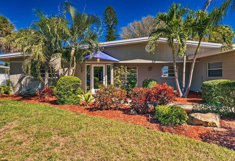 Canal Front Siesta Key Home: Heated Pool & Privacy
