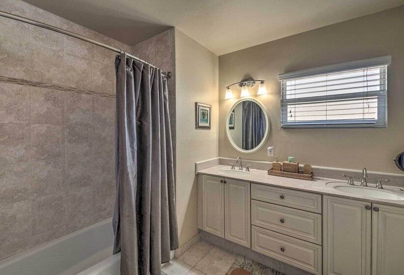 Canal Front Siesta Key Home: Heated Pool & Privacy