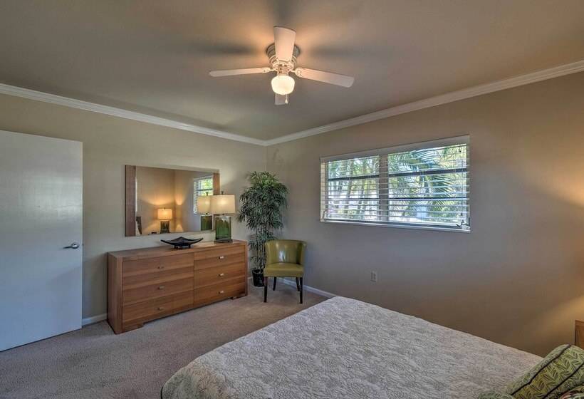 Canal Front Siesta Key Home: Heated Pool & Privacy