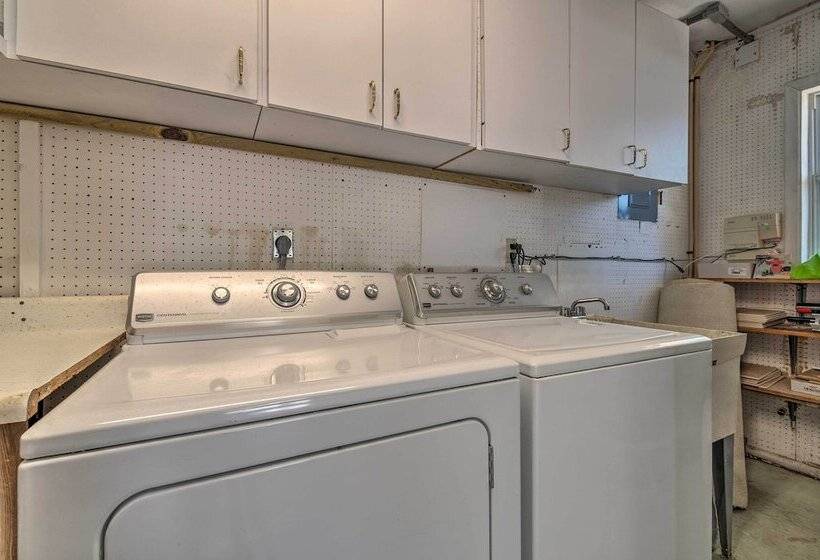 Canal Front Siesta Key Home: Heated Pool & Privacy