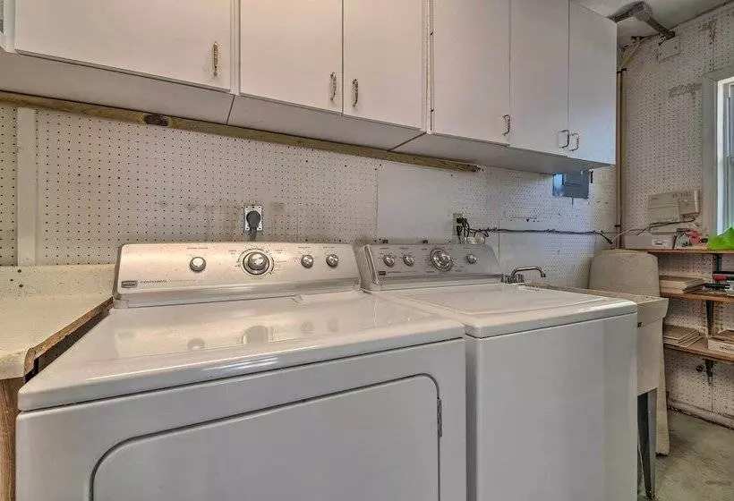 Canal Front Siesta Key Home: Heated Pool & Privacy