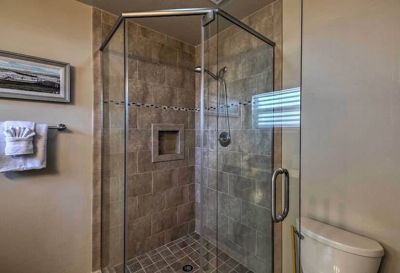 Canal Front Siesta Key Home: Heated Pool & Privacy