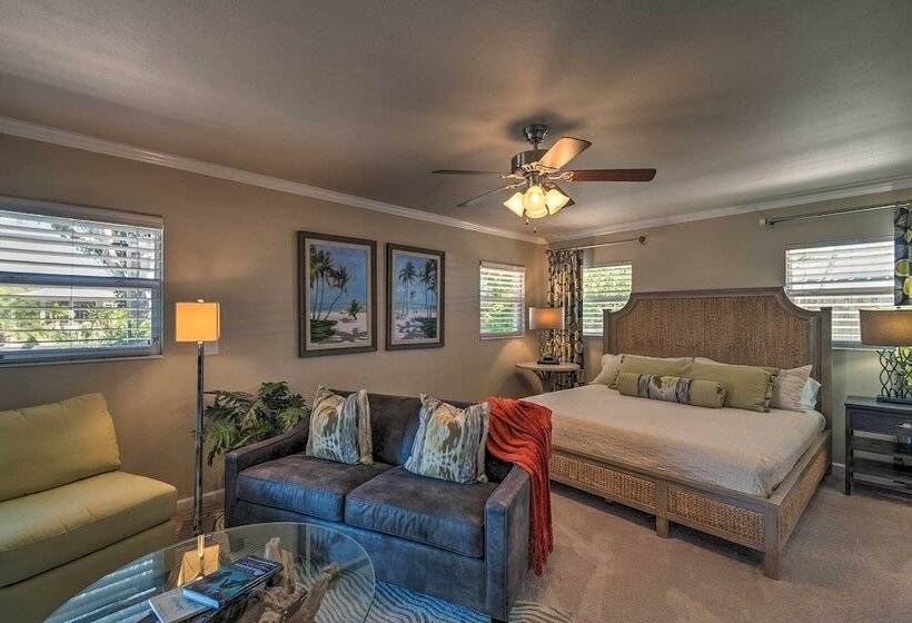 Canal Front Siesta Key Home: Heated Pool & Privacy