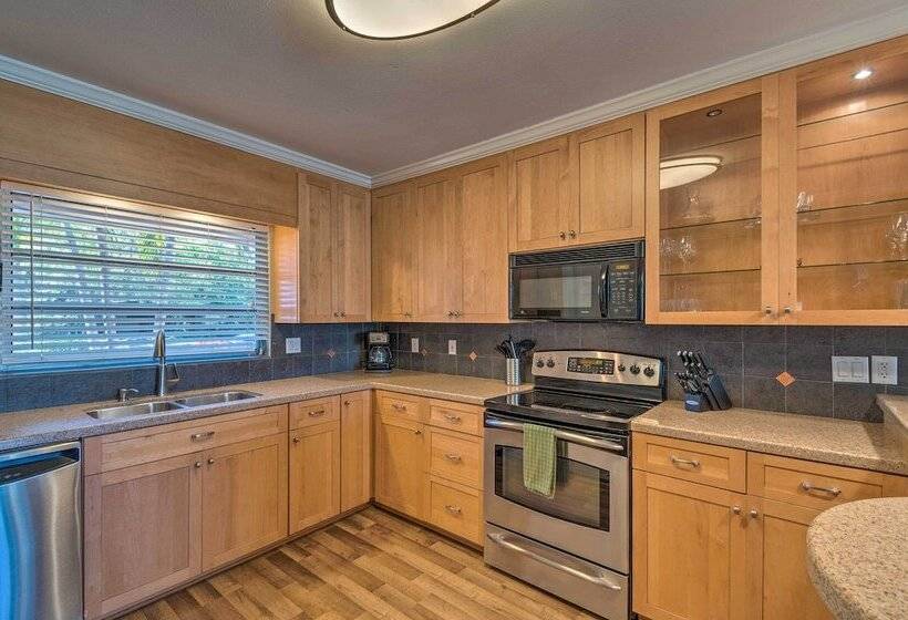 Canal Front Siesta Key Home: Heated Pool & Privacy