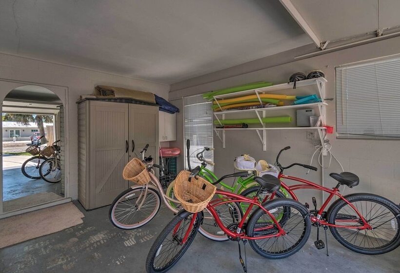 Canal Front Siesta Key Home: Heated Pool & Privacy