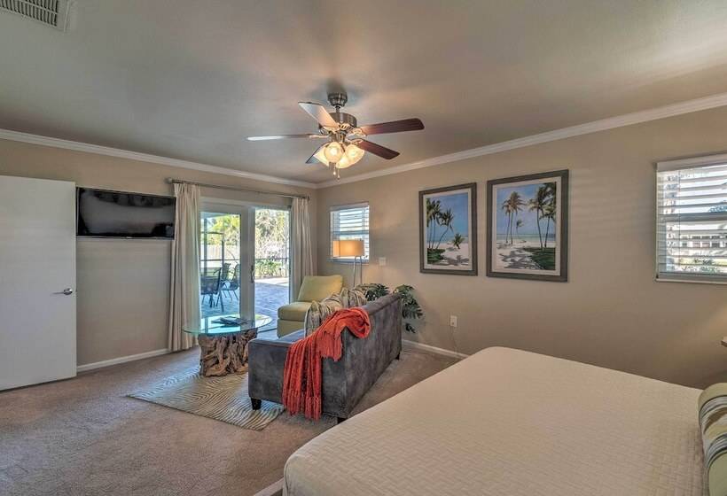 Canal Front Siesta Key Home: Heated Pool & Privacy