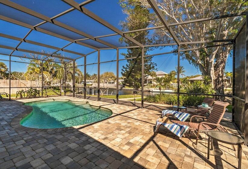 Canal Front Siesta Key Home: Heated Pool & Privacy