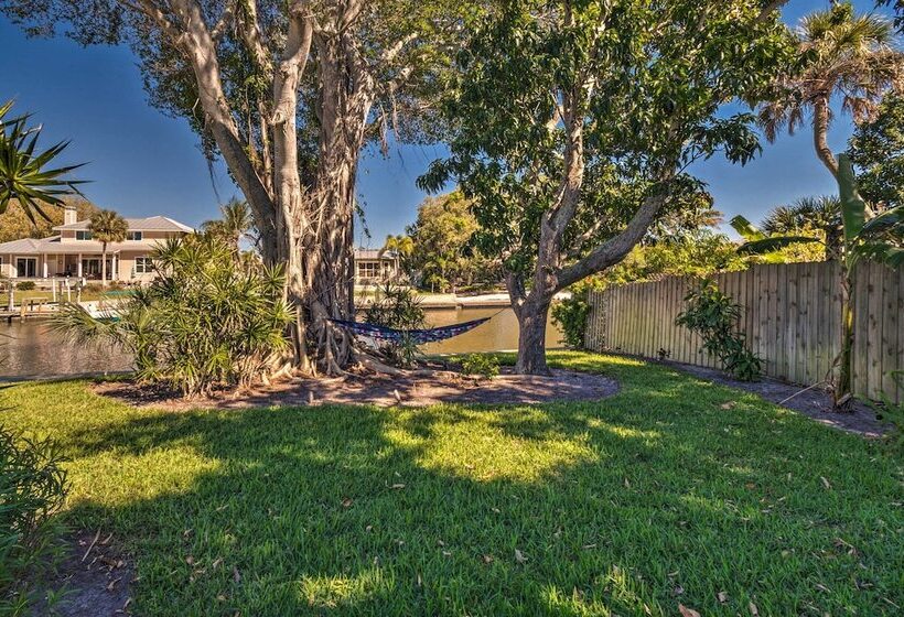 Canal Front Siesta Key Home: Heated Pool & Privacy
