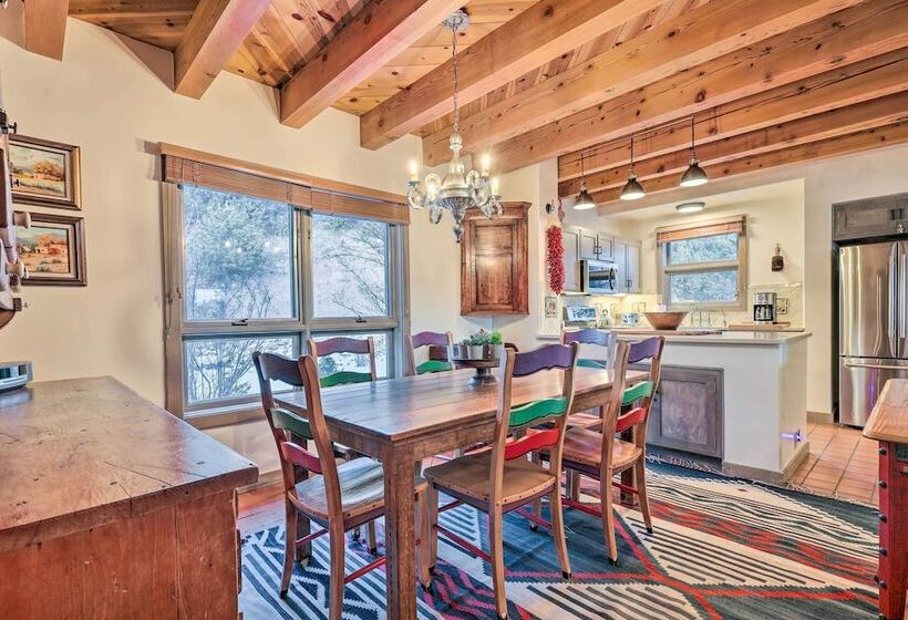 10 Mi To Santa Fe Plaza: Casita W/ Mtn View!