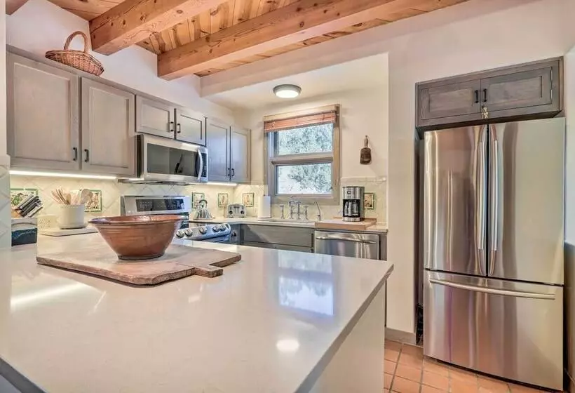 10 Mi To Santa Fe Plaza: Casita W/ Mtn View!