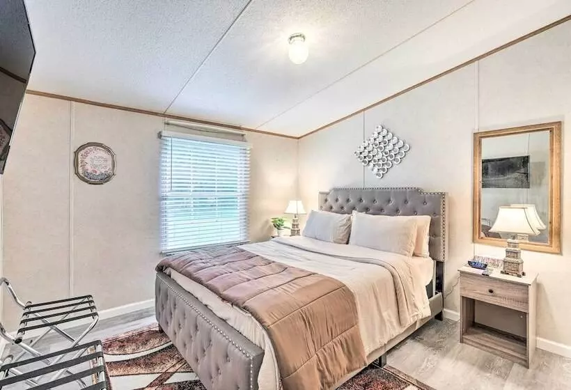 Charming Countryside Home W/ Covered Porch!