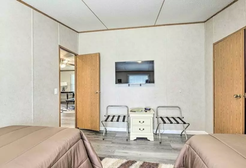 Charming Countryside Home W/ Covered Porch!