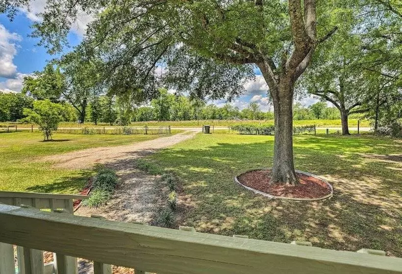 Charming Countryside Home W/ Covered Porch!