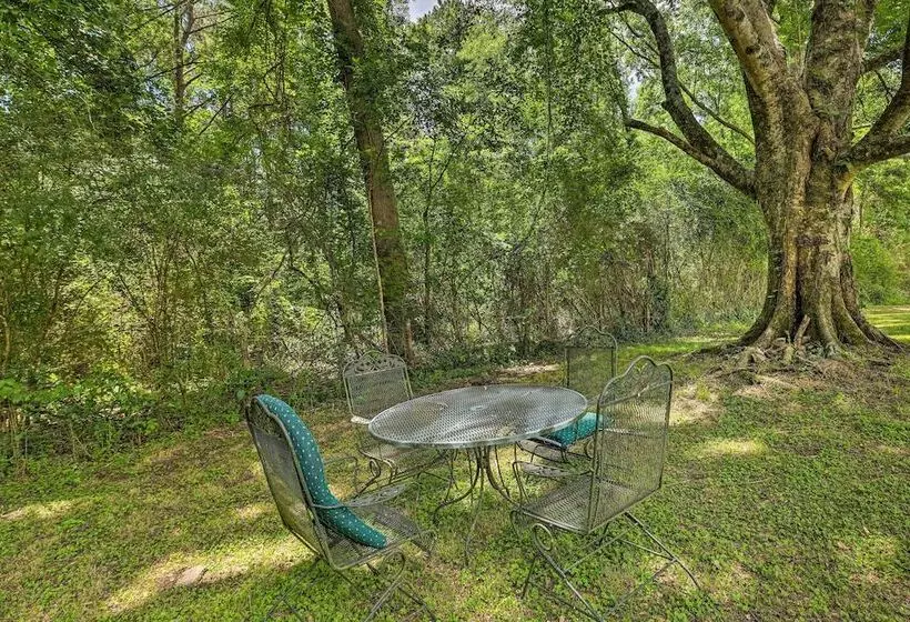 Charming Countryside Home W/ Covered Porch!