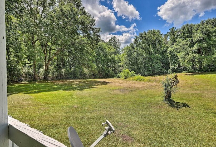Charming Countryside Home W/ Covered Porch!
