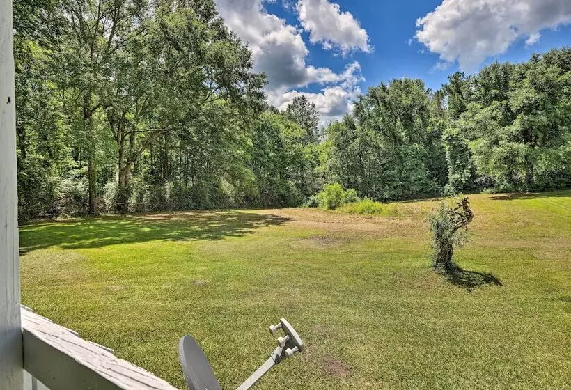 Charming Countryside Home W/ Covered Porch!