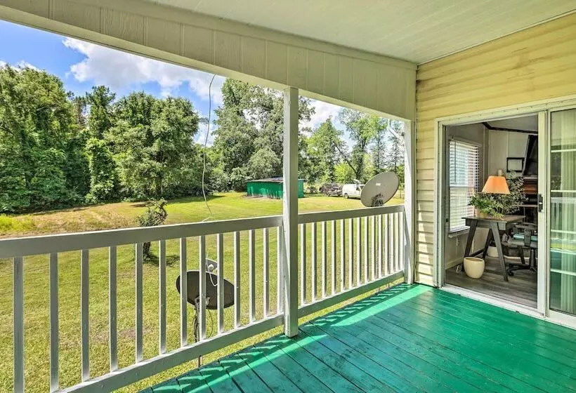 Charming Countryside Home W/ Covered Porch!