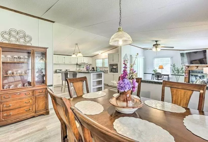 Charming Countryside Home W/ Covered Porch!