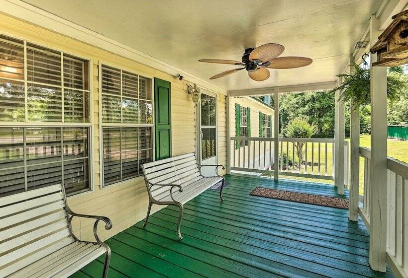 Charming Countryside Home W/ Covered Porch!