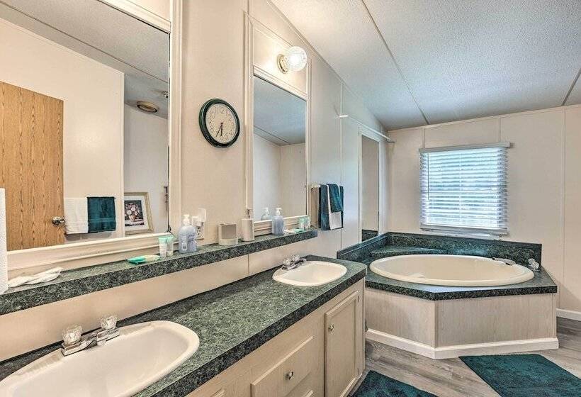 Charming Countryside Home W/ Covered Porch!